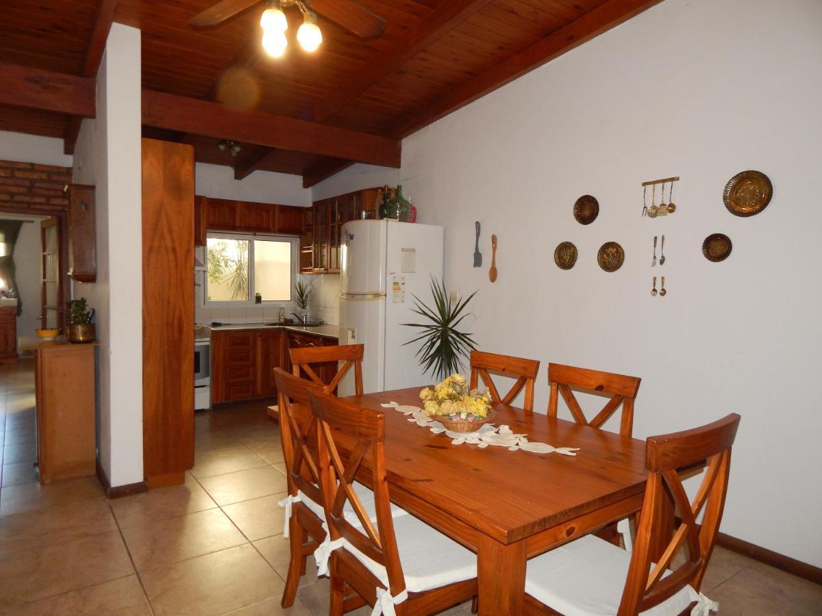 De La Plaza Apartment *